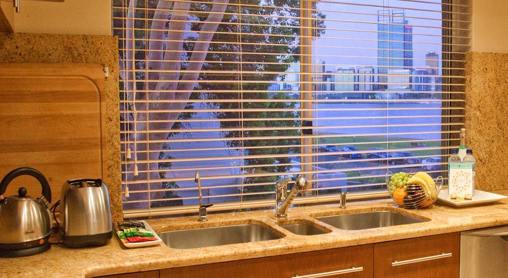 The Peninsula Riverside Serviced Apartments Perth Bilik gambar